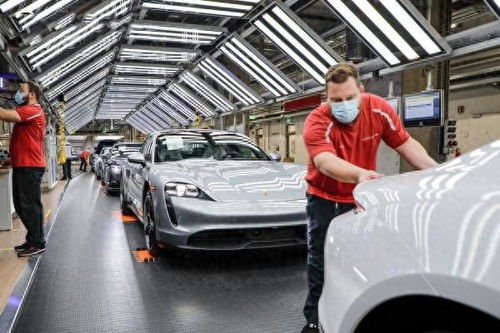 電動車需求放緩下的保時捷抉擇 Taycan減產與維修服務的新思考